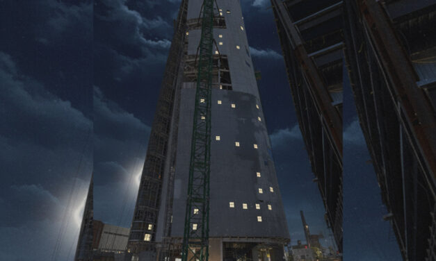 ¿Batiseñal en Juárez? Cruz Pérez Cuéllar cuestiona si la Torre Centinela combate el crimen… o llama superhéroes