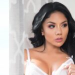 Accidente de vestuario sorprende a Conductora durante transmisión en vivo