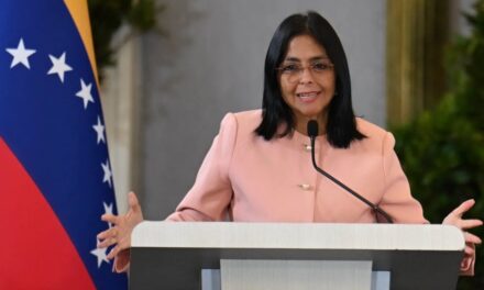Delcy Rodríguez asume el poder en Venezuela tras juramentación como presidenta encargada