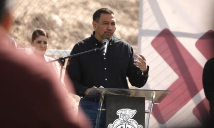 Entrega alcalde cancha de fútbol a estudiantes de la Técnica 56