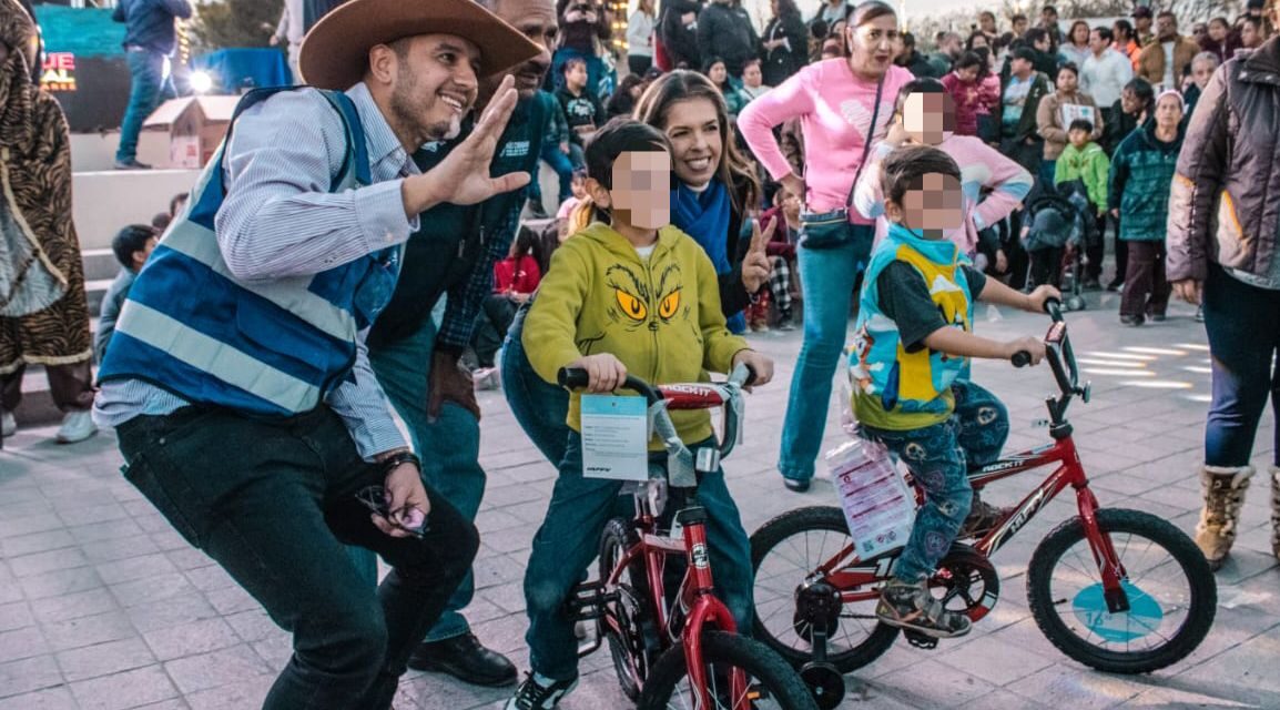 Asisten más de 12 mil juarenses al festejo de Día de Reyes en el Parque Central