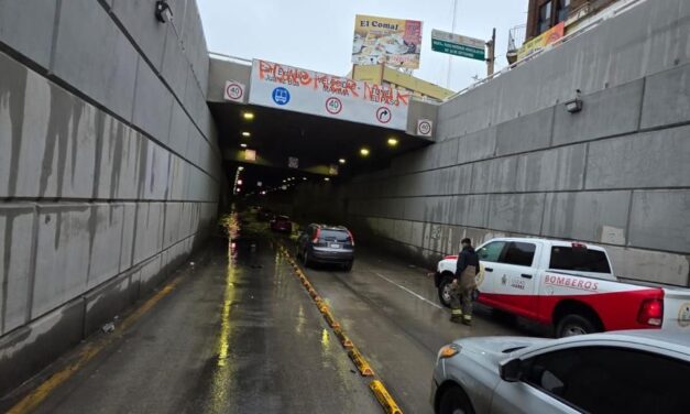 Lluvias provocan inundaciones y cierres viales en distintos puntos de Ciudad Juárez