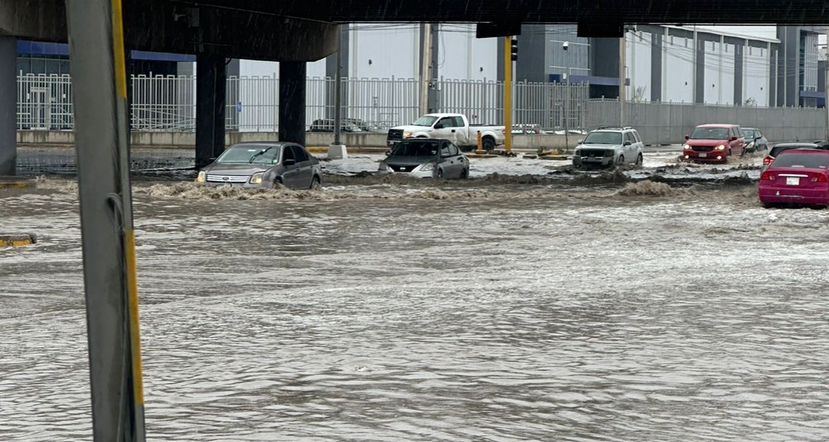 Lluvias provocan inundaciones y cierres viales en distintos puntos de Ciudad Juárez