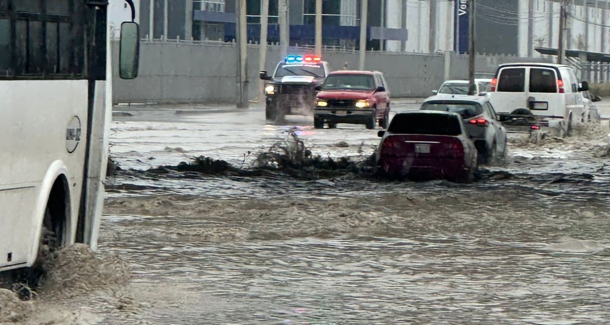 Lluvias provocan inundaciones y cierres viales en distintos puntos de Ciudad Juárez