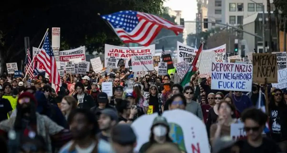 Masivas protestas contra ICE se extienden por Estados Unidos tras muerte de mujer en Mineápolis