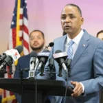 Alcalde de El Paso califica como “interrupción mayor e innecesaria” el cierre del espacio aéreo