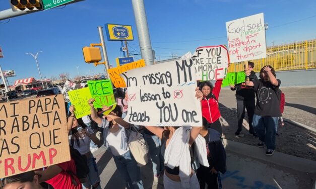 “El Chuco” protesta contra ICE