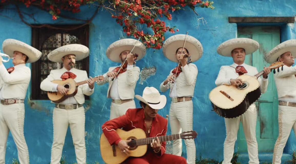 Bruno Mars “se voló la barda” con Risk It All: una joya mexicoamericana llena de poesía visual