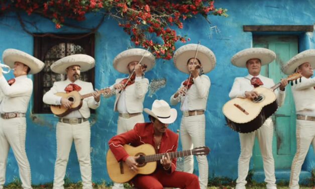 Bruno Mars “se voló la barda” con Risk It All: una joya mexicoamericana llena de poesía visual