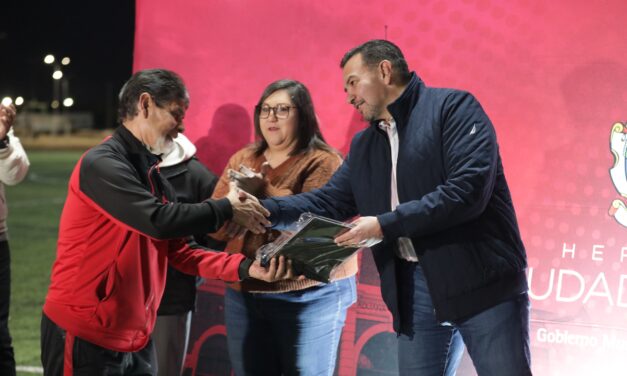 Entrega alcalde red eléctrica e infraestructura de alumbrado en instalaciones de Club de Fútbol Veteranos