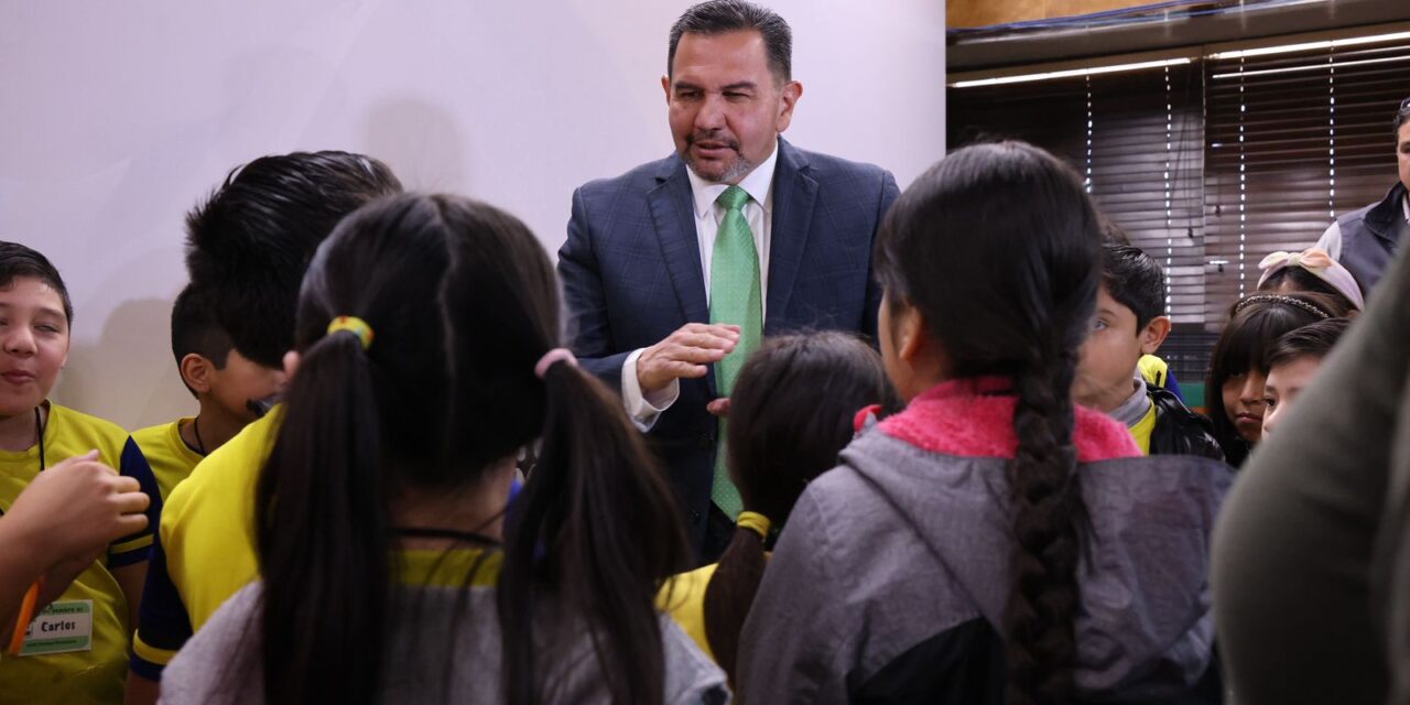 Responde Presidente Pérez Cuéllar a preguntas de niñas y niños