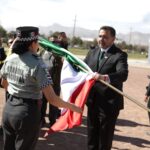 Conmemoran Día de la Bandera con incineración y abanderamiento de escuelas