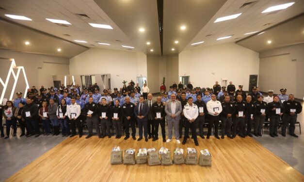 Empresarios reconocen a héroes anónimos y rinden homenaje a Bomberos y Rescate