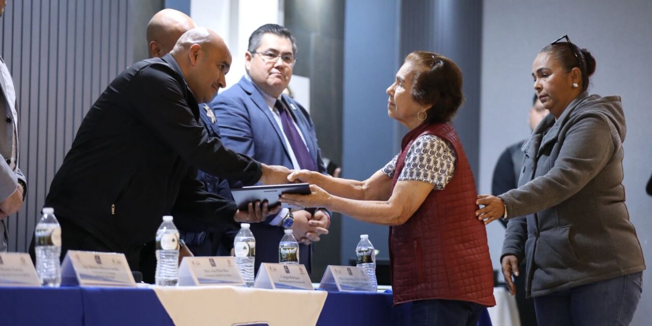 Empresarios reconocen a héroes anónimos y rinden homenaje a Bomberos y Rescate