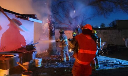 Atienden incendio en vivienda de la colonia 20 de Noviembre