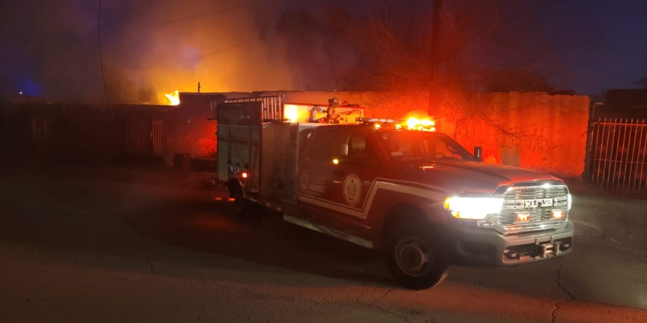 Atienden incendio en vivienda de la colonia 20 de Noviembre