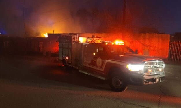 Atienden incendio en vivienda de la colonia 20 de Noviembre
