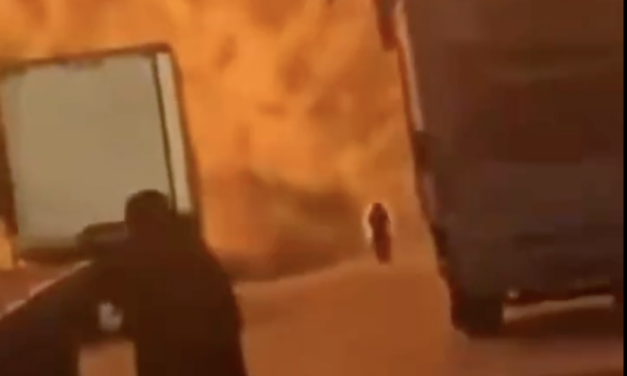 Tragedia en autopista: camión con gas explota y deja muertos y autos calcinados en Chile