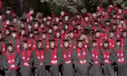 Se desploma grada en graduación de la Ibero Santa Fe… el momento quedó en video