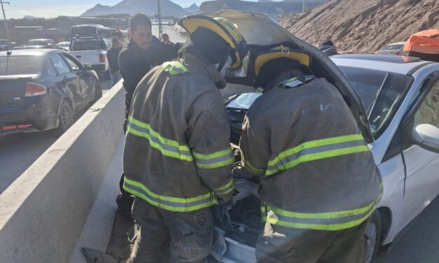 Atienden accidente vehicular sobre Camino Real; cinco personas resultan lesionadas