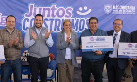Maru Campos entrega en Parral equipamiento para 110 escuelas de la región sur