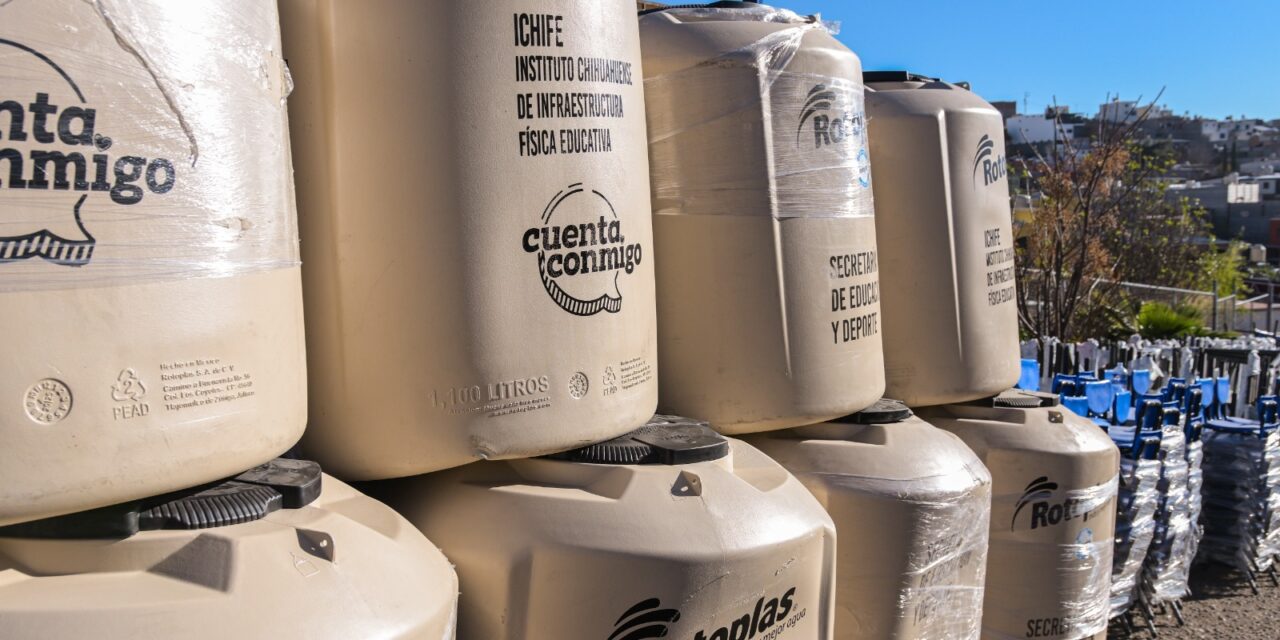 Maru Campos entrega en Parral equipamiento para 110 escuelas de la región sur