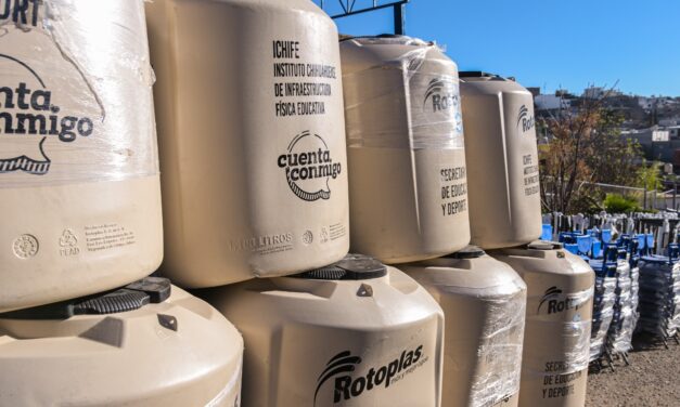 Maru Campos entrega en Parral equipamiento para 110 escuelas de la región sur