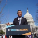 Senador Alex Padilla acusa a Donald Trump de mentir en mensaje sobre el Estado de la Unión