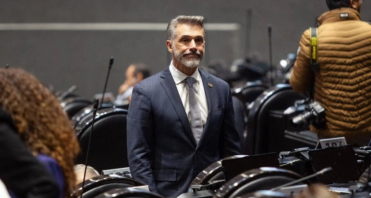 Morena inicia proceso sancionador contra Sergio Mayer por participar en “La Casa de los Famosos”