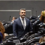 Morena inicia proceso sancionador contra Sergio Mayer por participar en “La Casa de los Famosos”