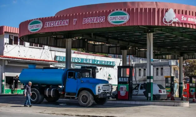 Rusia busca soluciones con Cuba para repatriar a turistas ante crisis de combustible