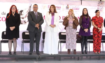 Realizan izamiento de bandera honrando la valentía de la mujer mexicana