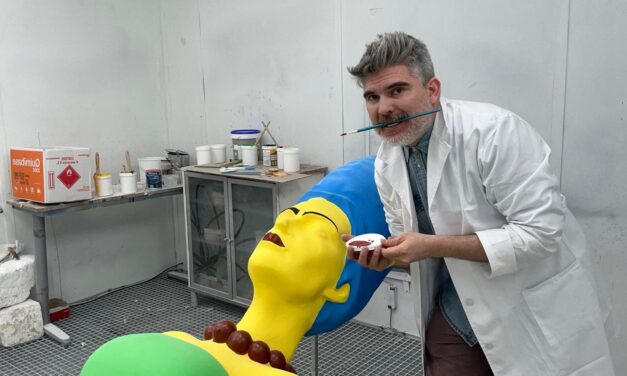 Escultura de Juan Pablo Chipe llega a la Plaza Cervantina como parte de la resignificación cultural