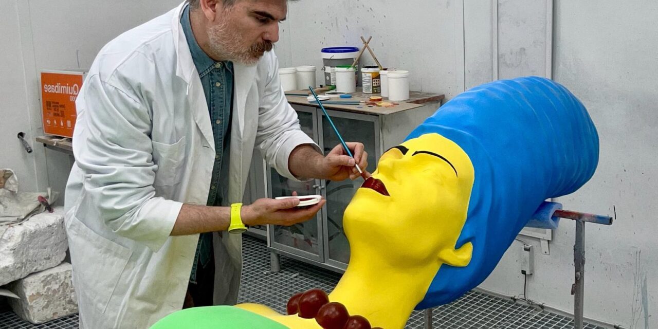 Escultura de Juan Pablo Chipe llega a la Plaza Cervantina como parte de la resignificación cultural