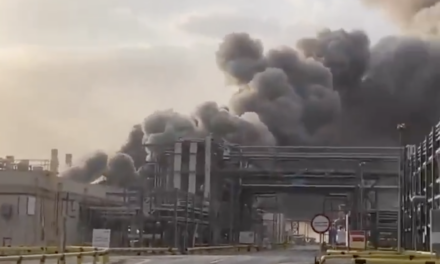Golpe al corazón del petróleo mundial: ataque a la mayor refinería sacude los mercados y dispara el crudo 13%