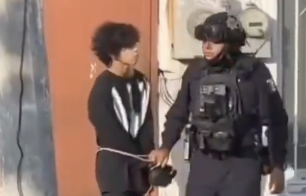 Alumno ataca a balazos a dos maestras en preparatoria de Lázaro Cárdenas; fue detenido