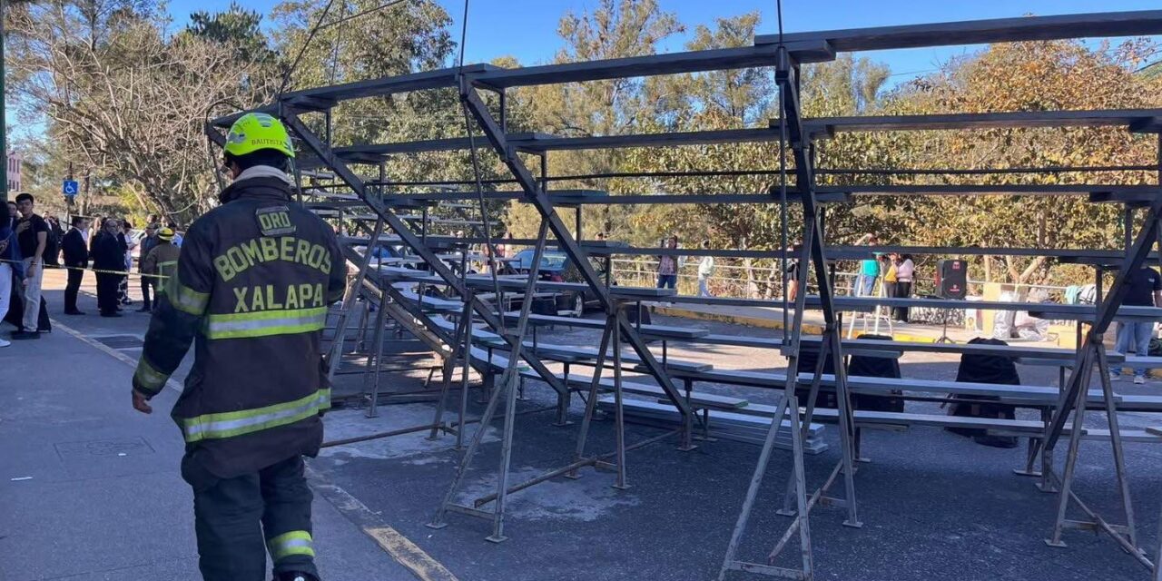 Se repite la fórmula… otra vez colapsa estructura durante foto de graduación en universidad; 18 jóvenes lesionados
