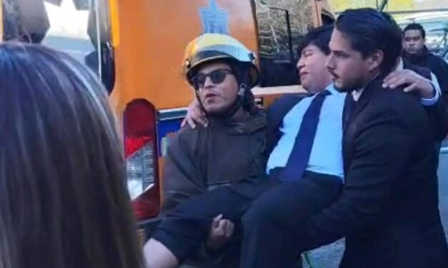 Se repite la fórmula… otra vez colapsa estructura durante foto de graduación en universidad; 18 jóvenes lesionados