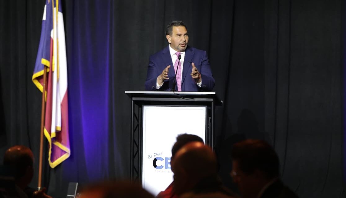 Participa alcalde de Ciudad Juárez en encuentro empresarial en El Paso