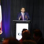 Participa alcalde de Ciudad Juárez en encuentro empresarial en El Paso