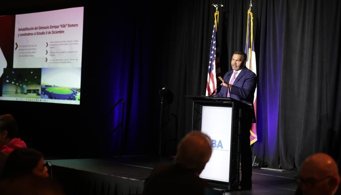 Participa alcalde de Ciudad Juárez en encuentro empresarial en El Paso