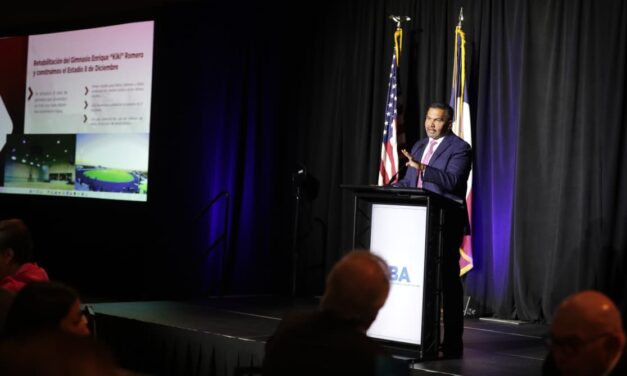 Participa alcalde de Ciudad Juárez en encuentro empresarial en El Paso