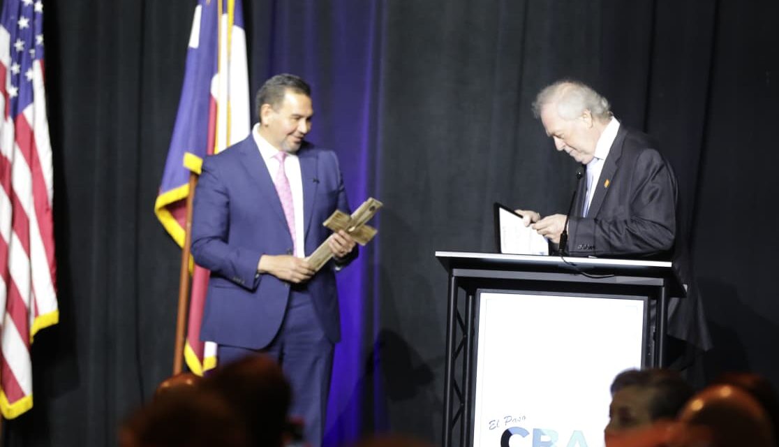 Participa alcalde de Ciudad Juárez en encuentro empresarial en El Paso