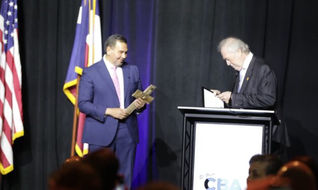 Participa alcalde de Ciudad Juárez en encuentro empresarial en El Paso