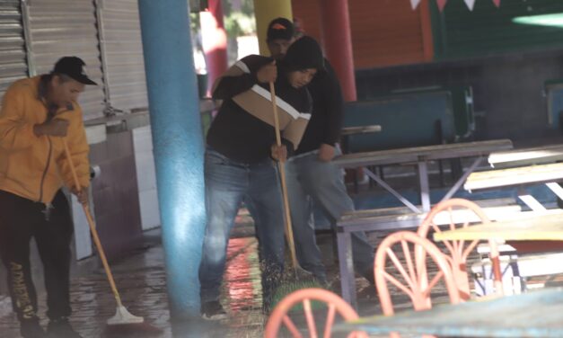 Encabeza secretario del Ayuntamiento operativo integral de limpieza en Parque Borunda