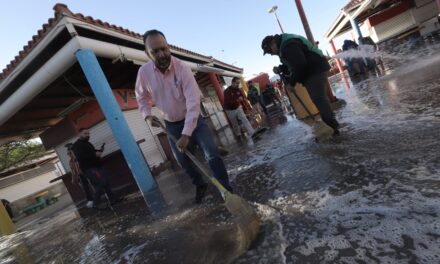 Encabeza secretario del Ayuntamiento operativo integral de limpieza en Parque Borunda
