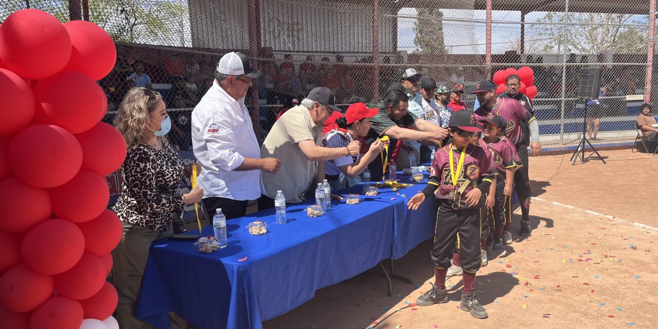 Arranca la Liga Infantil Carlos Amaya; homenajean a leyenda del béisbol juarense