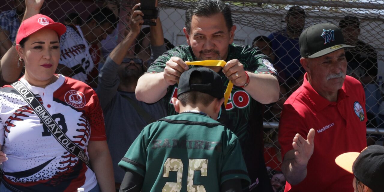 Arranca la Liga Infantil Carlos Amaya; homenajean a leyenda del béisbol juarense