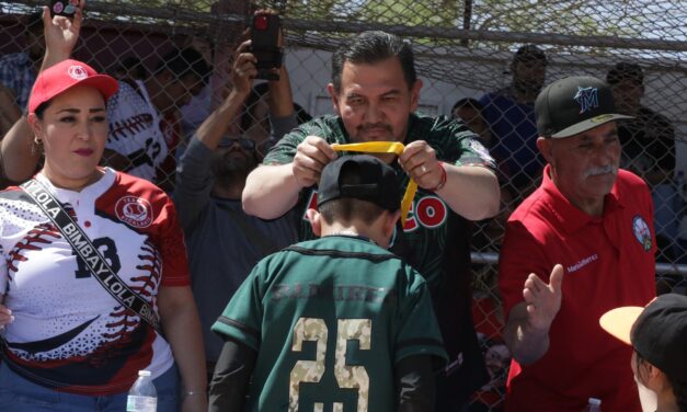 Arranca la Liga Infantil Carlos Amaya; homenajean a leyenda del béisbol juarense