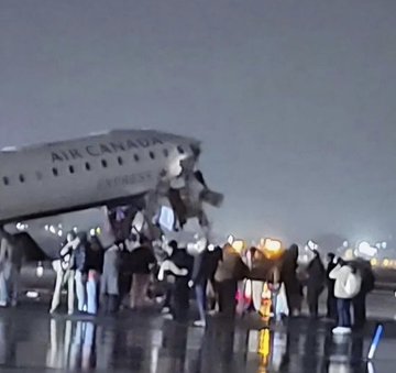 Tragedia en Nueva York: avión de Air Canada choca en pista y deja dos muertos